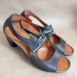 Camper Grey/Green Leather 2.5” Heeled Sandals. Size EU39